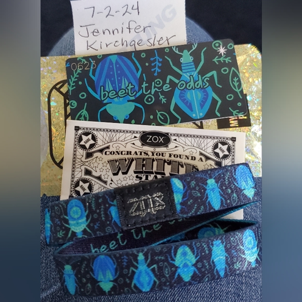Zox Bracelet .Beet the Odds. White star. #0623. Collectable